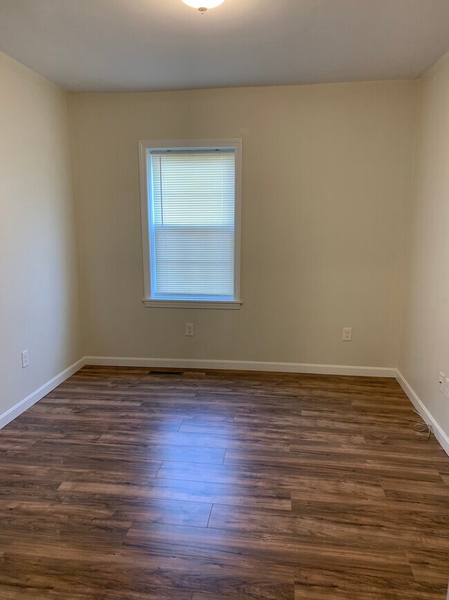Building Photo - 56 Putnam Pike
