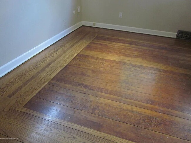 Building Photo - Charming 2-Bedroom Home in Saint Louis with Cozy 900 Sq Ft Layout!