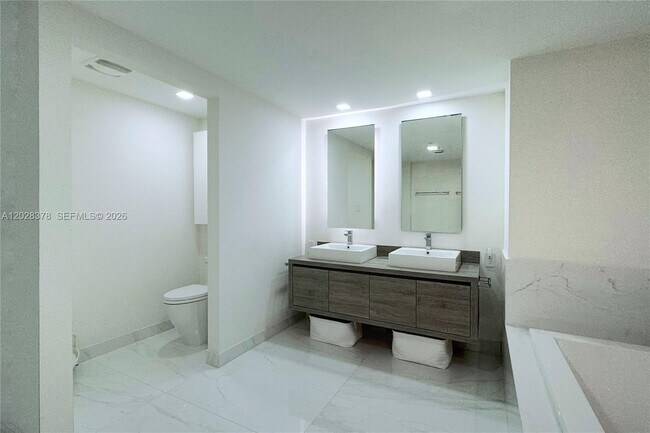 Building Photo - 400 Sunny Isles Blvd