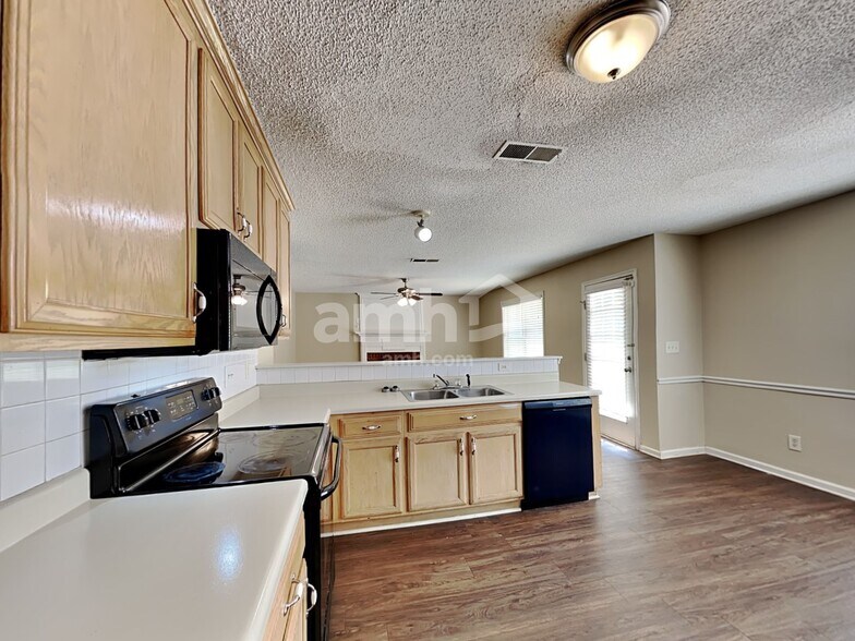 Building Photo - 230 Hunters Chase