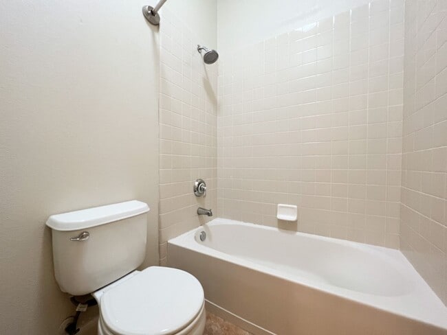 Building Photo - 1808 Spokane Rd