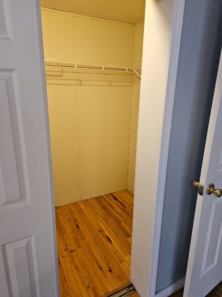 Building Photo - 1574 Armstrong Rd