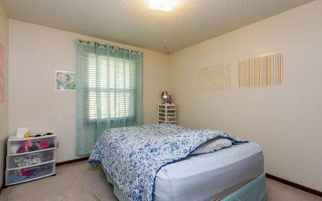Building Photo - Clean three bedroom one bath duplex with walk out basement with yard looking at trees, across fro...
