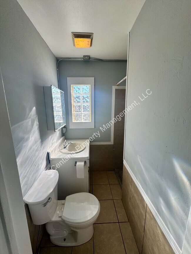 Building Photo - 920 S Montana St