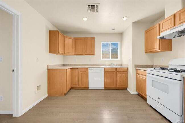 Building Photo - 6673 Split Rock Ave