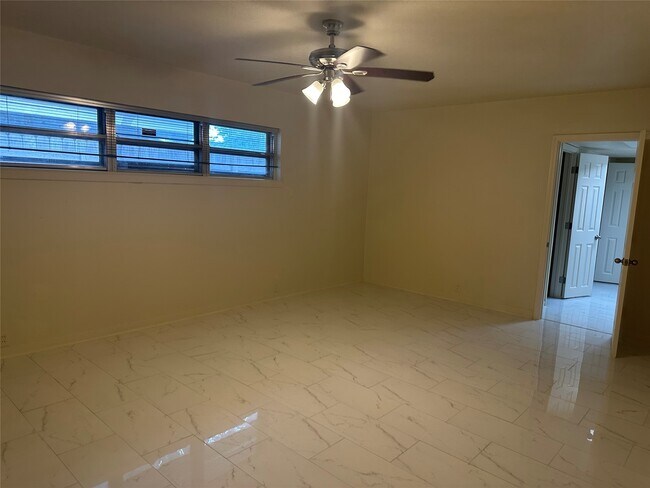 Building Photo - 3611 Broadmead Dr