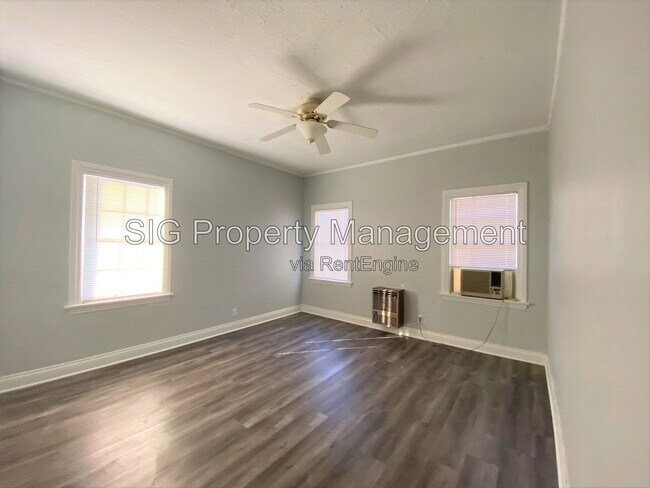 Building Photo - 731 S Chevy Chase Dr