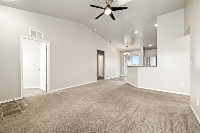 Building Photo - 4 Bedrooms Plus Bonus Room _ Dog Friendly!!
