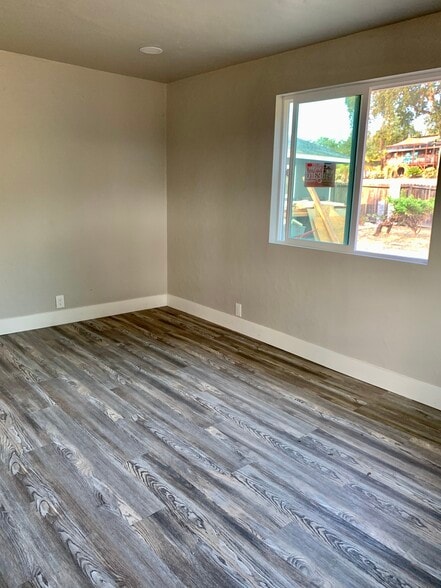 3rd bedroom - 3677 Lakeshore Blvd