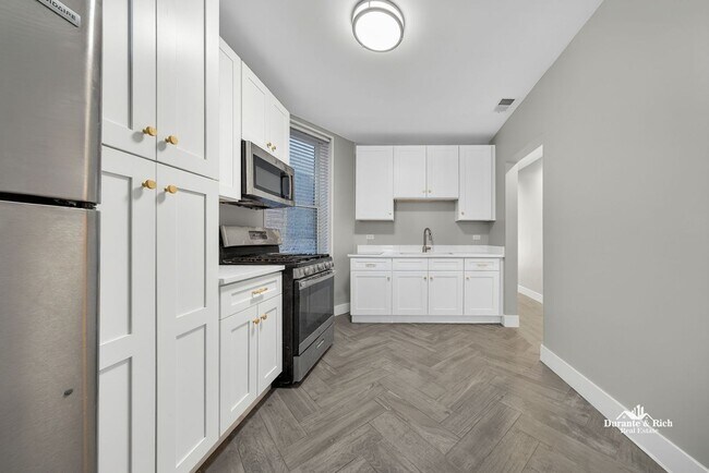 Building Photo - Fantastic 3-Bedroom Has All the Amenities