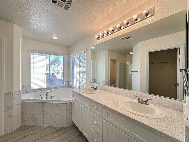 Building Photo - Centennial Heights