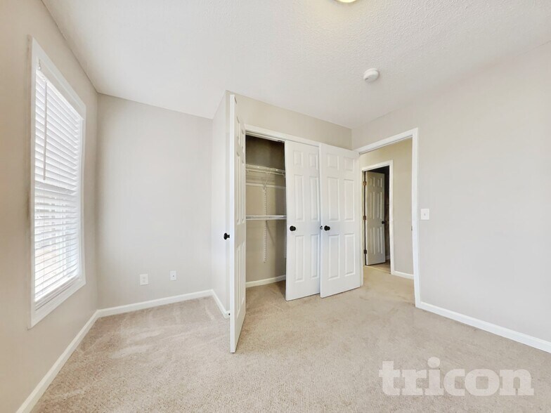 Building Photo - 226 Linden Rd