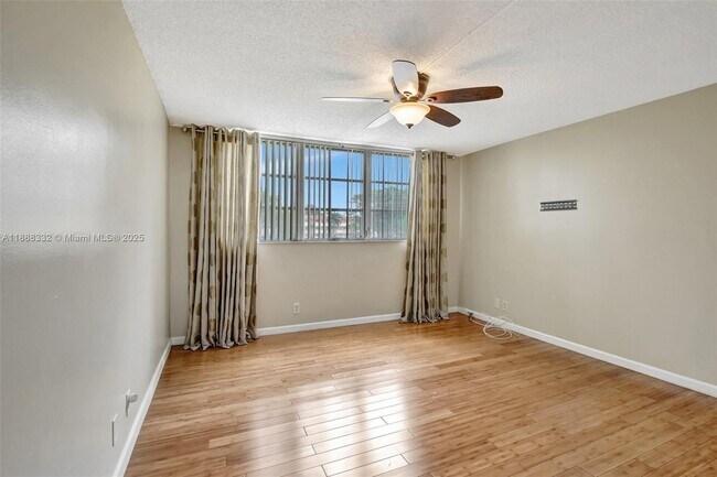 Building Photo - 8980 S Hollybrook Blvd