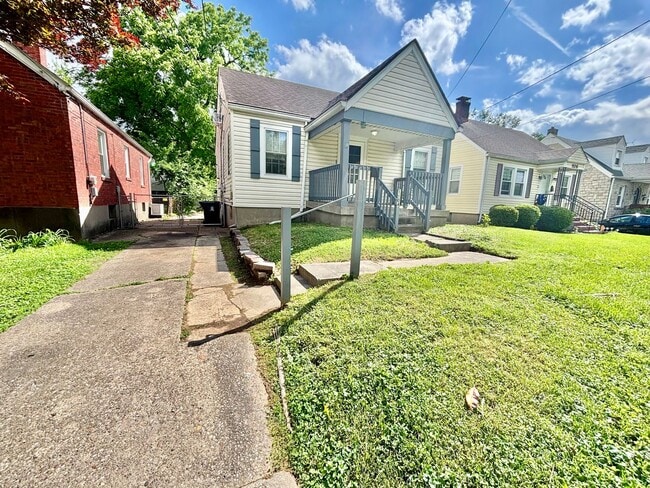 Building Photo - 3b /1 ba House on Berry Blvd - Fenced, Basement, Pets OKAY!