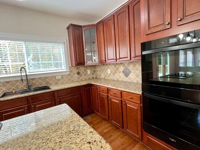 Building Photo - Four bedroom, 3.5 bath house in Elon!  Mus...