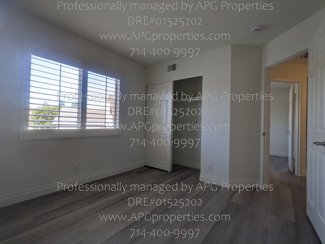 Building Photo - 3519 E Balmoral Dr