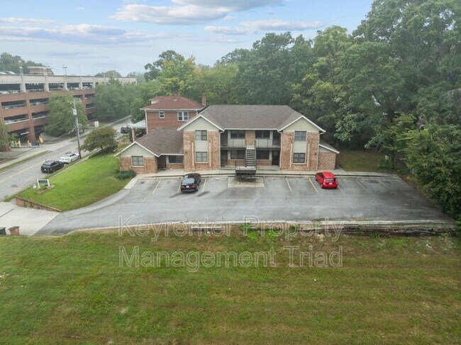 Building Photo - 211 McIver St