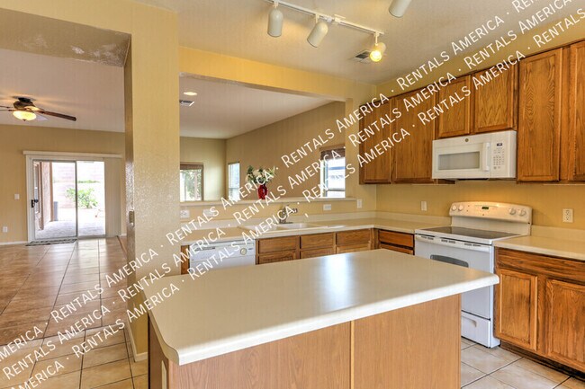 Building Photo - 3647 E Mecate Rd