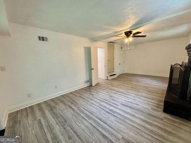 Building Photo - 2712 Sherlock Dr