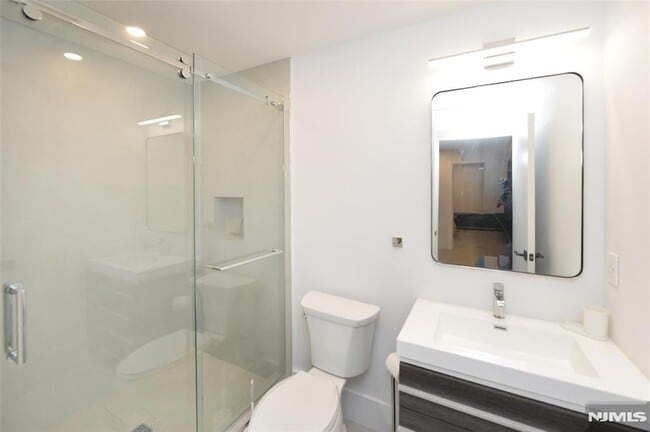 Building Photo - 65 Franklin St