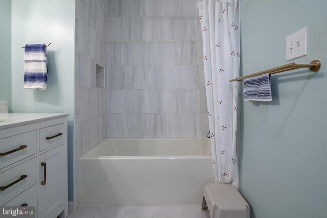 Building Photo - 14624 Monmouth Dr