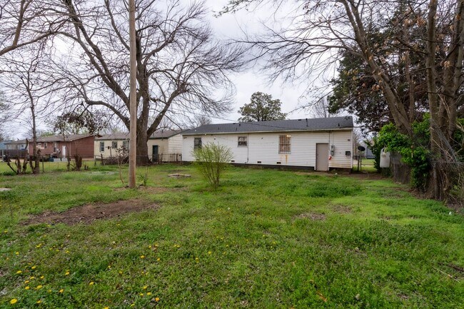 Building Photo - 3 Bed | 1 Bath in North Tulsa!