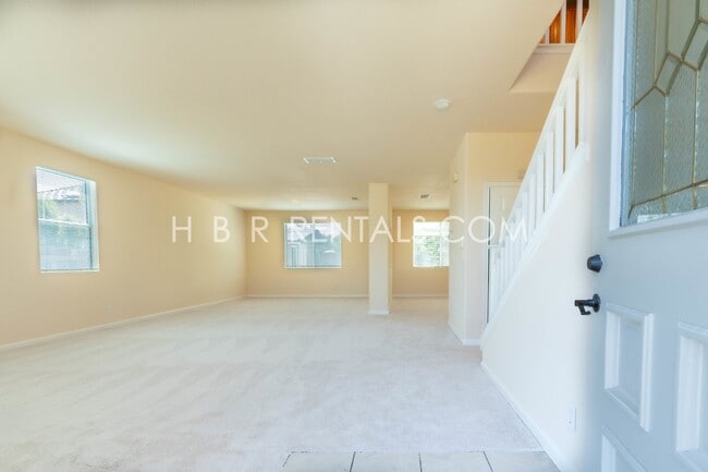 Building Photo - Charming 4 Bed, 2.5 Bath Home in Manteca, ...