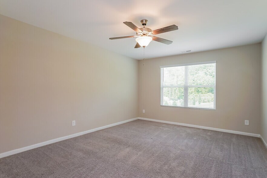 Building Photo - 542 Landing View Dr