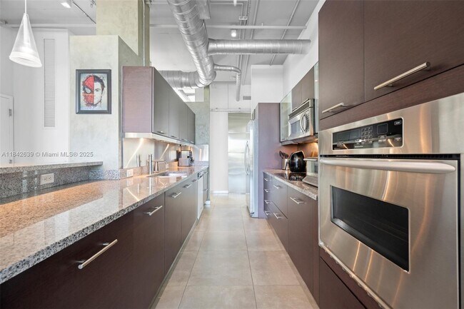 Building Photo - 3029 NE 188th St
