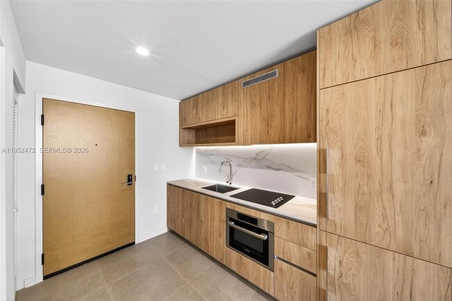 Building Photo - 11 NE 6th St