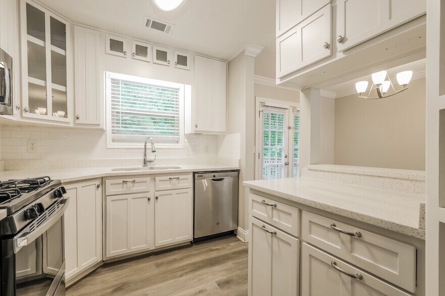 Building Photo - 140 Birch Rill Dr