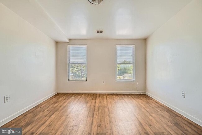 Building Photo - 1332 W Lafayette Ave