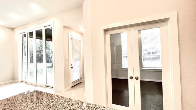 Building Photo - 212 Milas Cv