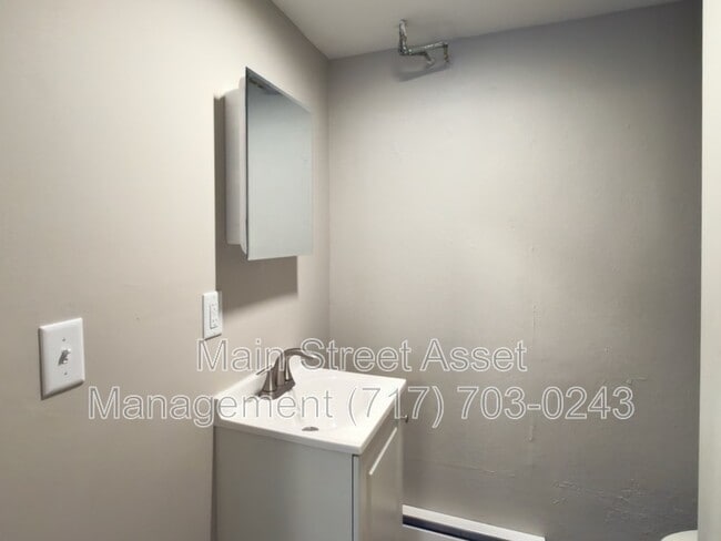 Building Photo - 30 S Wolf St