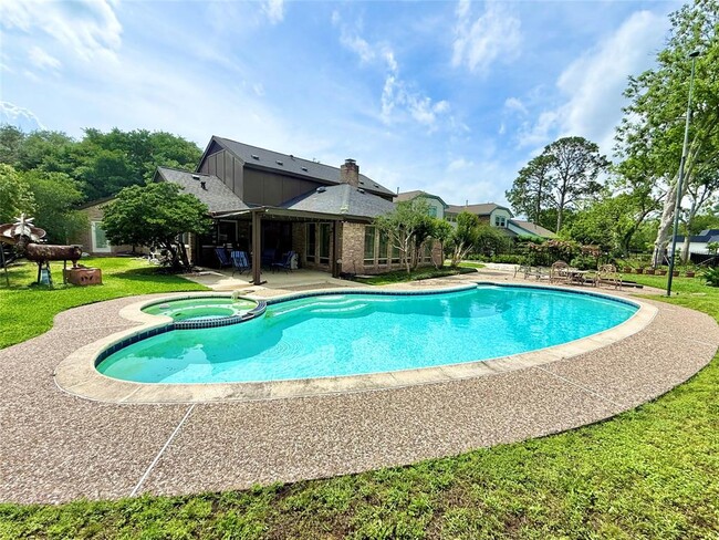 Building Photo - 3307 Deerwood Ln