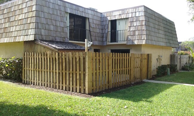 Building Photo - 2420 Waterside Dr
