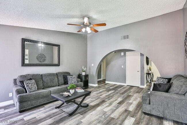 Building Photo - 533 Sheffield Dr