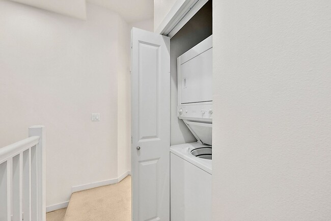 Building Photo - Modern 3-Story Tacoma Condo – Downtown Cit...