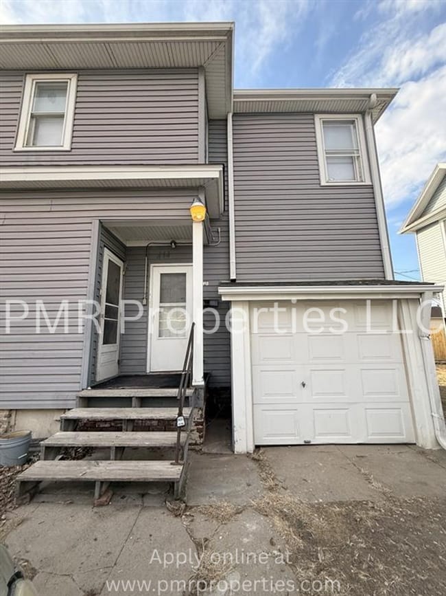 Building Photo - 902 5th Ave