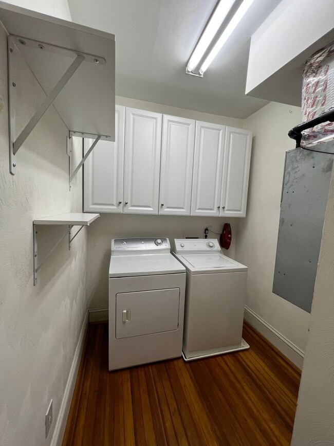 Building Photo - WEST GHENT