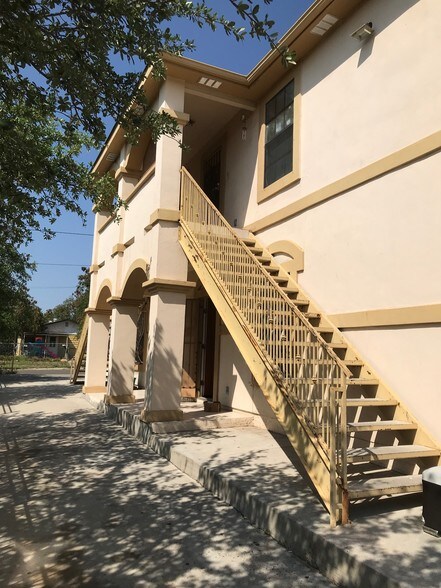 Building Photo - 3101 Barrios St