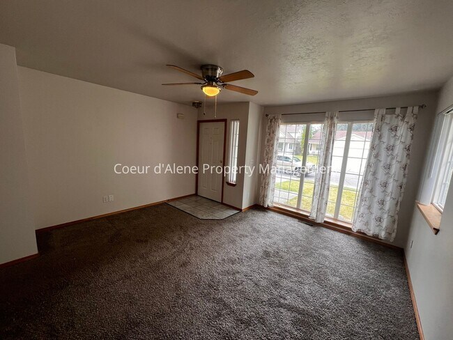 Building Photo - Updated 3 bed house in Davis Park
