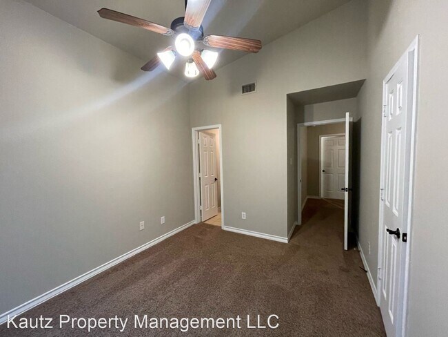 Building Photo - 2 br, 2.5 bath House - 910 Glenn Crossett St