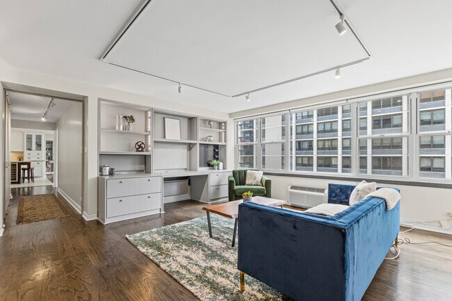 Building Photo - 850 N Dewitt Pl