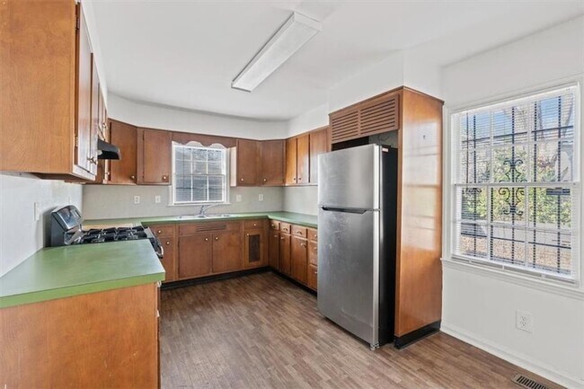 Building Photo - 449 10th St NW