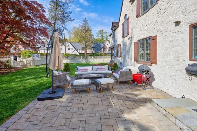 Building Photo - 4 Glenwolde Park