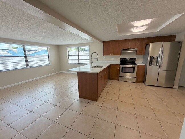 Building Photo - Spacious 2/2 with home with fenced yard in great Port Richey location.