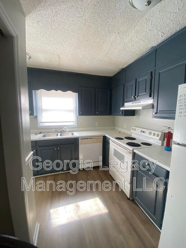 Building Photo - 300 Letourneau Dr