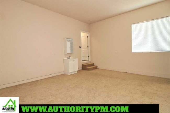 Building Photo - 997 Rollingview Dr