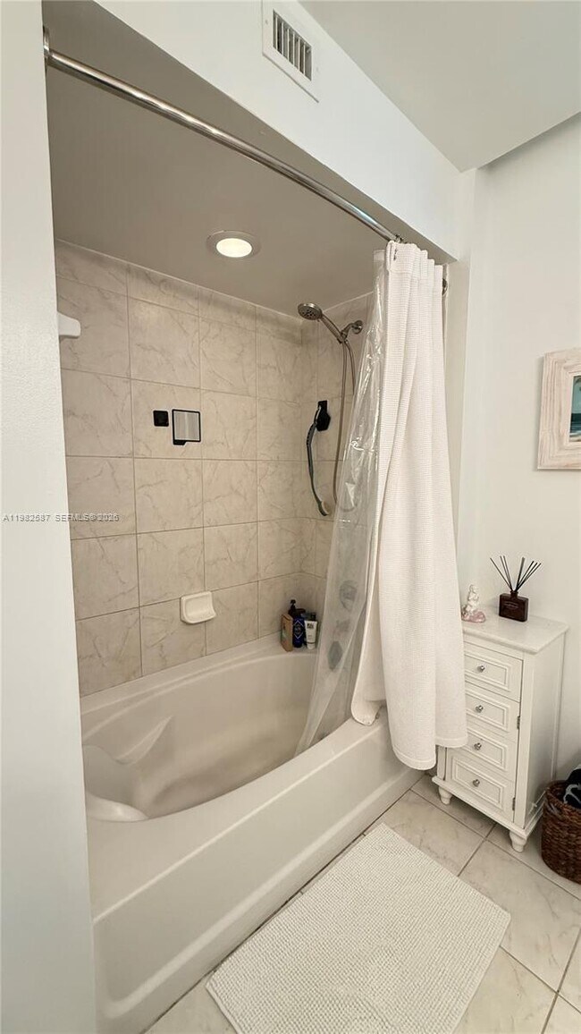 Building Photo - 3180 SW 22nd Terrace